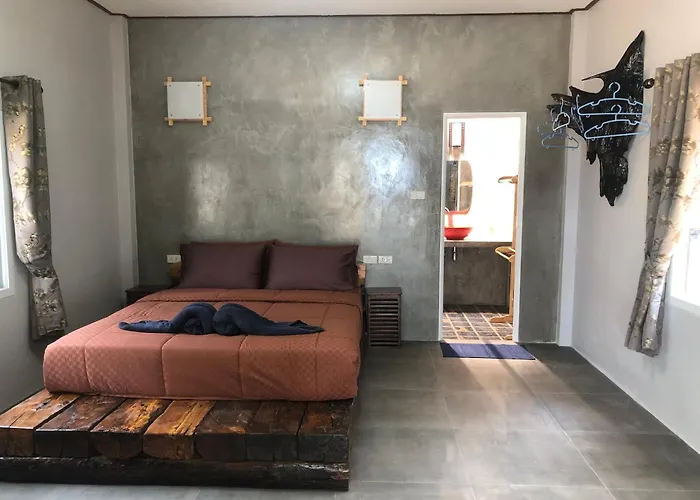 Rim Lay Hotel Ko Kut