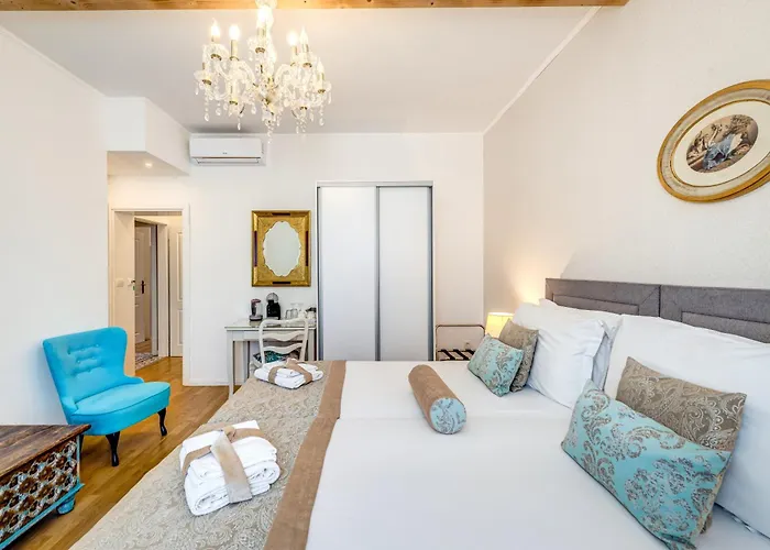 Le Monde - Vintage Accommodation Split