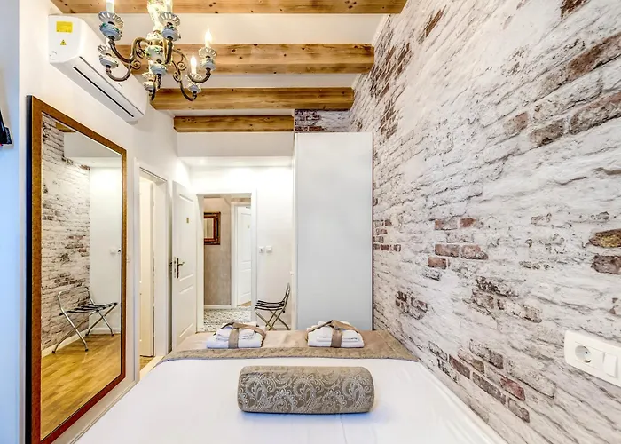 Le Monde - Vintage Accommodation Split