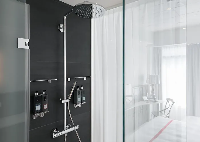 Ruby Lucy Hotel London By Ihg