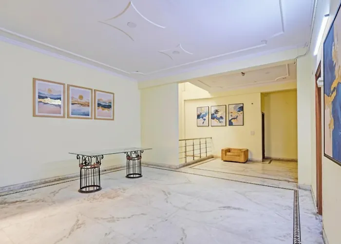 Fabhotel The Everest 43 Noida