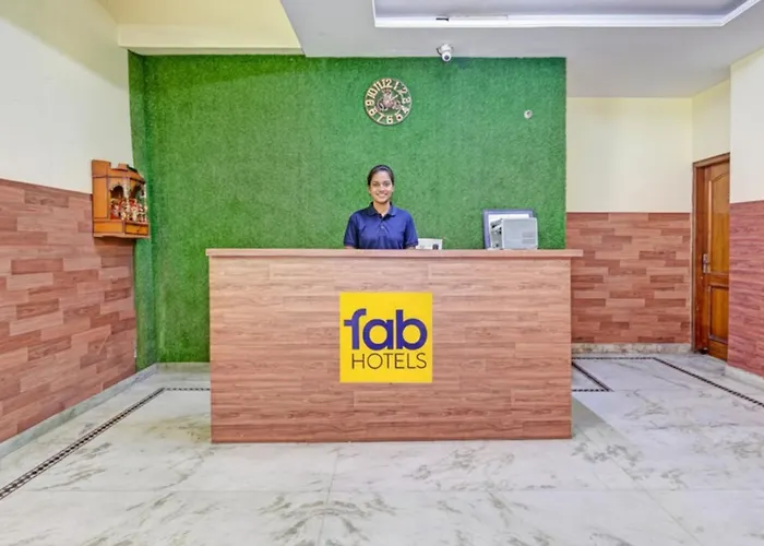 Fabhotel The Everest 43 Noida