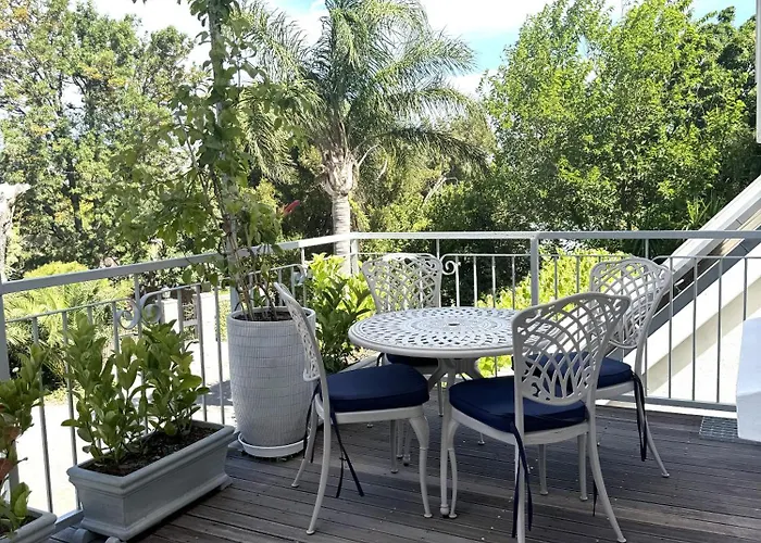 One Oak Guest House Somerset West