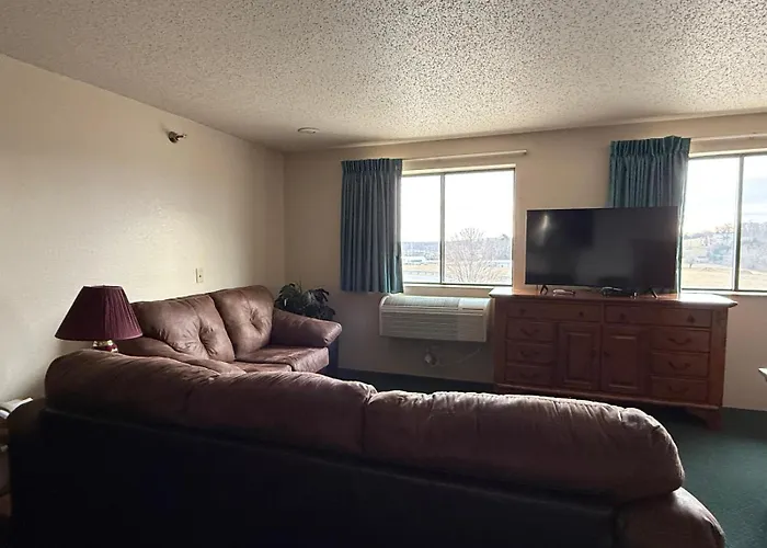 Cassville Four Seasons Inn & Suites