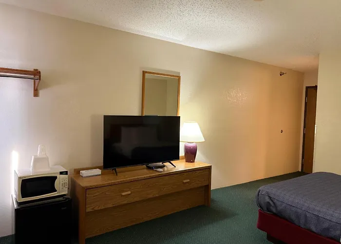 Cassville Four Seasons Inn & Suites