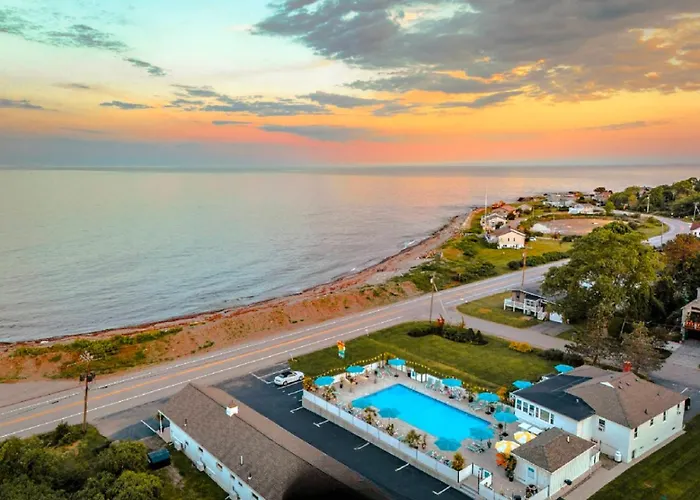 Rye Motor Inn - Oceanfront, Walk To Beach (Adults Only)