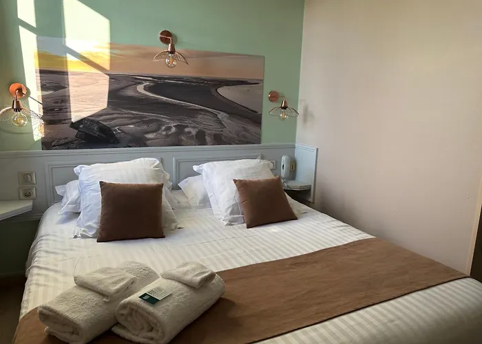 Logis Hotel- Restaurant Le Relais Guillaume De Normandy-Parking Gratuit-Bornes Electriques-Vue Baie Terrasse-Calme Saint-Valéry-sur-Somme