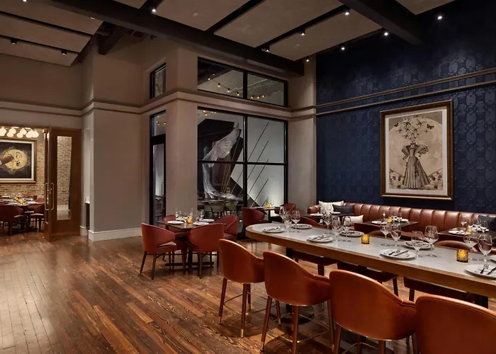 106 Jefferson Huntsville, Curio Collection By Hilton