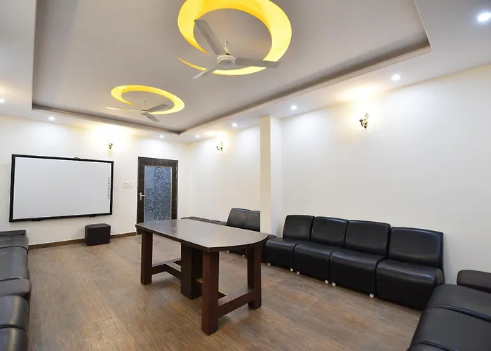 Hotel O Apple 9 Jaipur