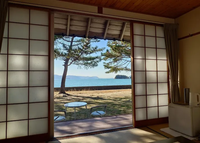 直島町ふるさと海の家 つつじ荘 Seaside Stay Tsutsuji-So