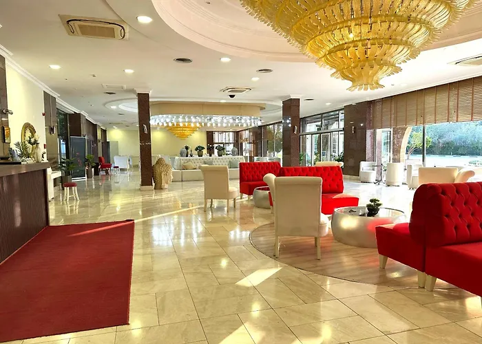 Jasmine Court Hotel Central Beachfront Location ! Girne