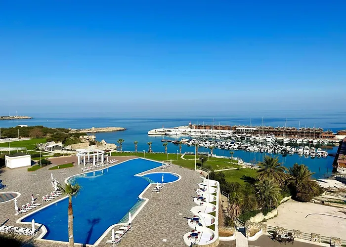 Jasmine Court Hotel Central Beachfront Location ! Girne