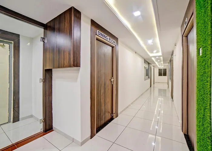 Super Townhouse Tulip Hotel Vadodara