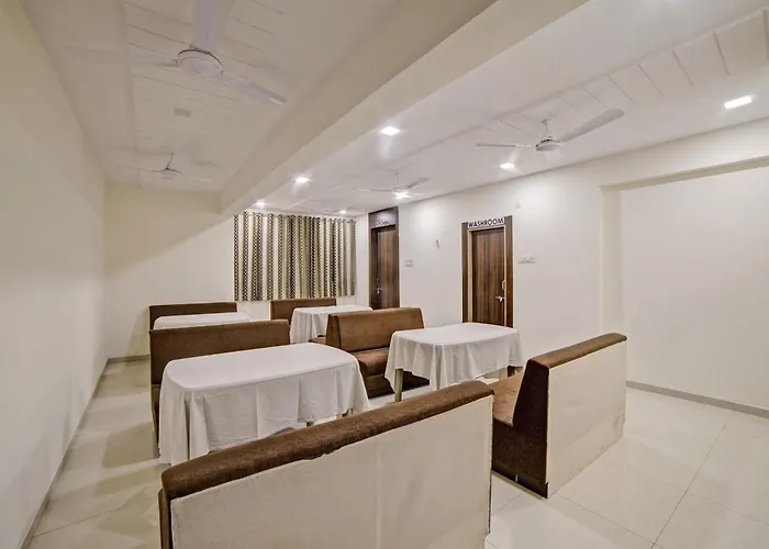 Super Townhouse Tulip Hotel Vadodara