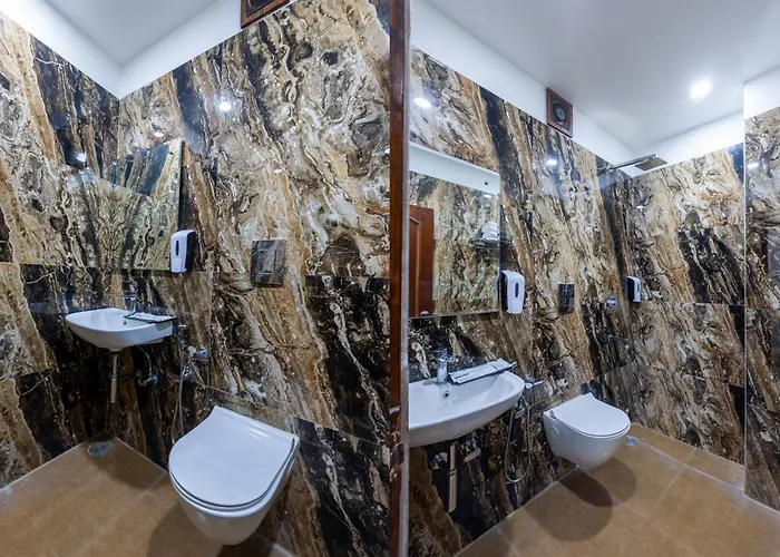 Hotel Legend International -Just A Min Walk From New Delhi Railway Station