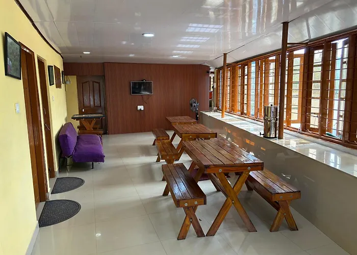 Honeybee Homestay By The Jungle Stay Groups Valparai