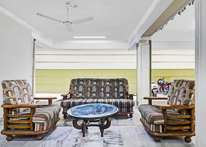 Capital O Samrat Palace Near Nampally Station Hyderabad