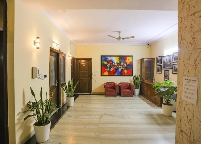 Fabhotel Hm Palace Noida