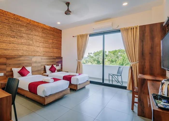 Hotel Woodlark Kattappana