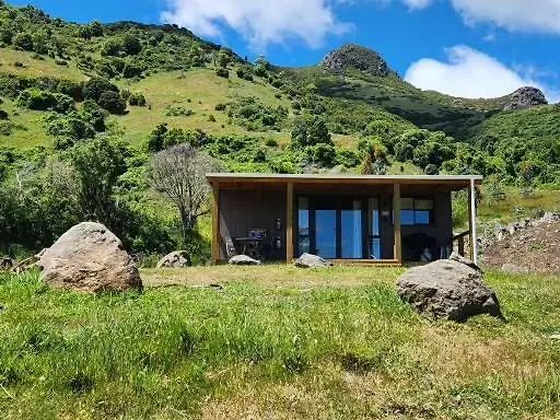Glenwood Akaroa Bush Retreat - Totara Hut Bed & Breakfast