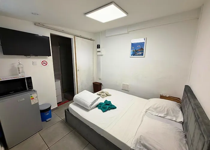 Azur Hotel Saint-Denis
