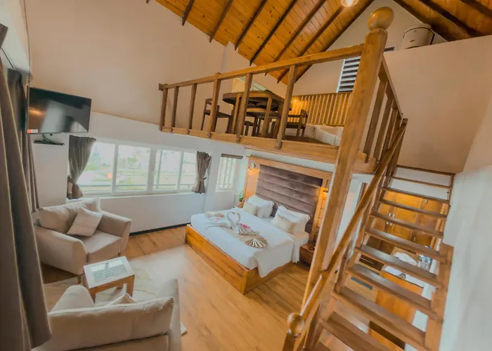 Queens Lake Cabin Nuwara Eliya