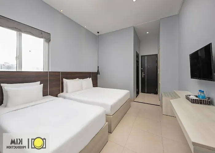Capital O 1200 Salem Riverside Hotel Đà Nẵng