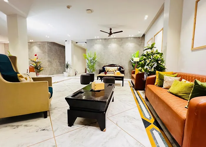 Divine Inn Hotel Near Rajouri Garden Main Market New Delhi