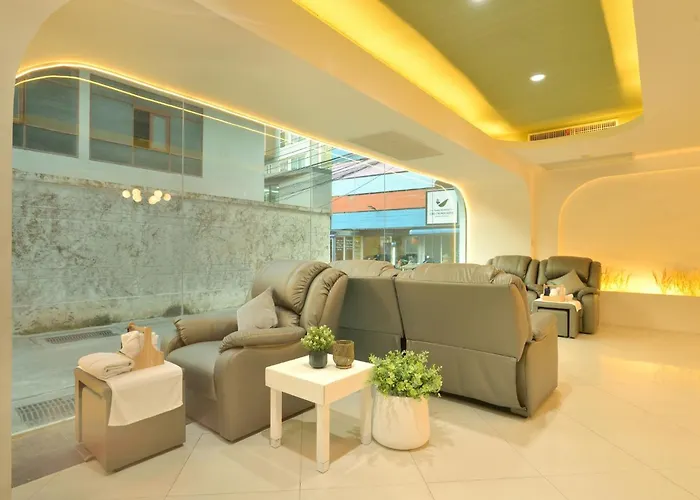 Tori Crown Hotel กรุงเทพมหานคร