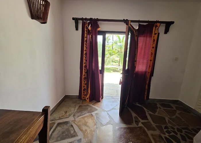 Karibuni, Villa 107, Beachfront Stay With Restaurant, Pool & Bar Malindi