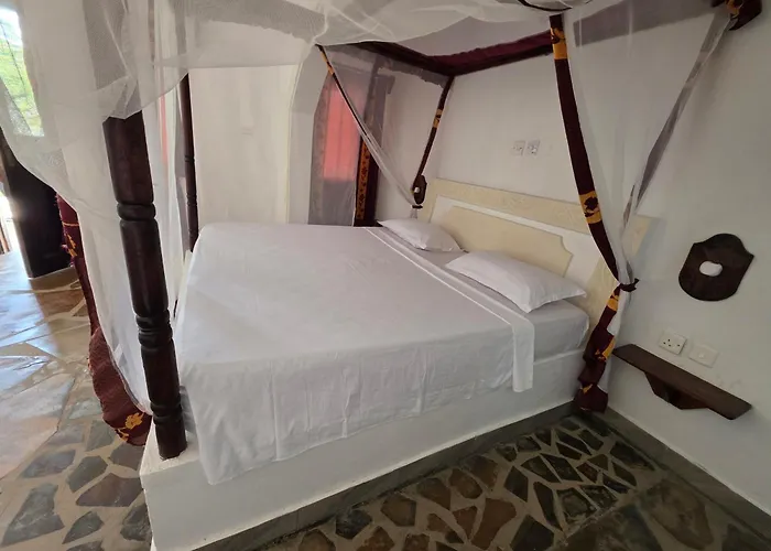 Karibuni, Villa 107, Beachfront Stay With Restaurant, Pool & Bar Malindi