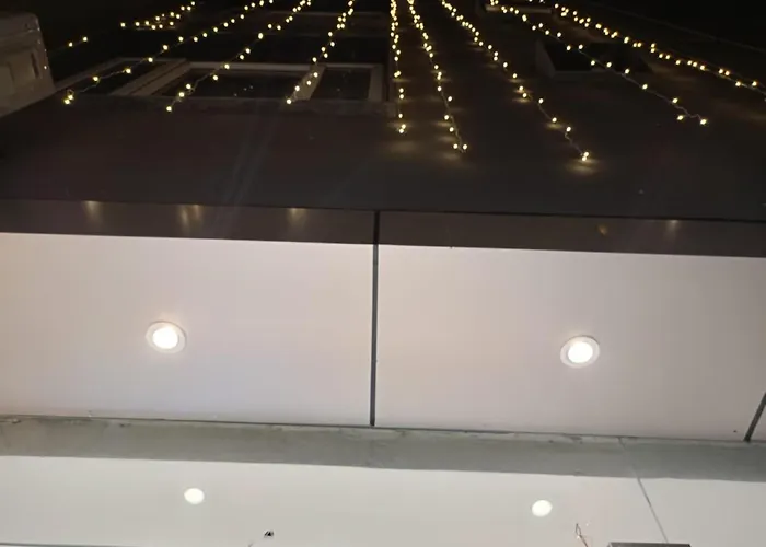 Del Fox Hotel Newly Built At New Delhi - Just A Minute Away From New Delhi Railway Station And Connaught Place Vfs Sivaji Metro