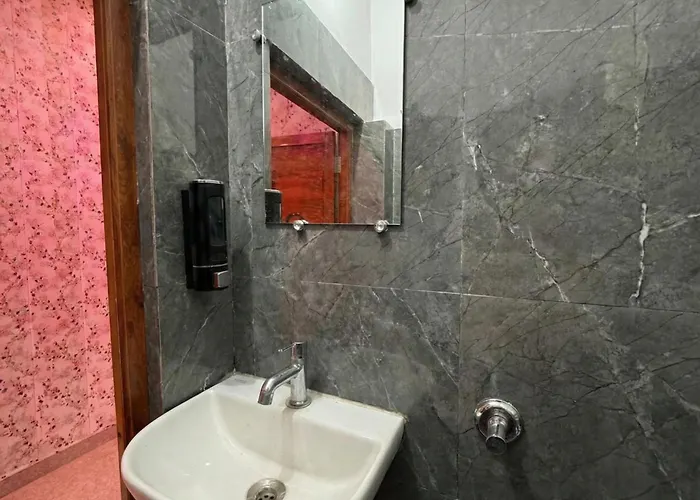 Hotel Vijay Palace- Near Ram Mandir Ayodhya