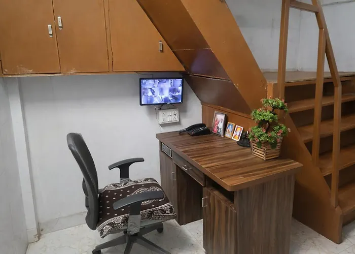 Patel'S Guest House Surat