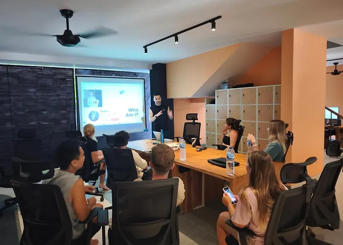 Sokkool Coliving And Coworking - Near Berawa Beach Canggu