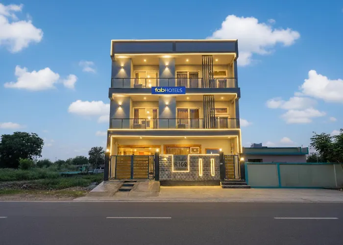 Fabhotel The Viraaj - Gaur City Mall Noida