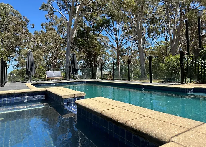The Grand Oaks Hotel Beechworth