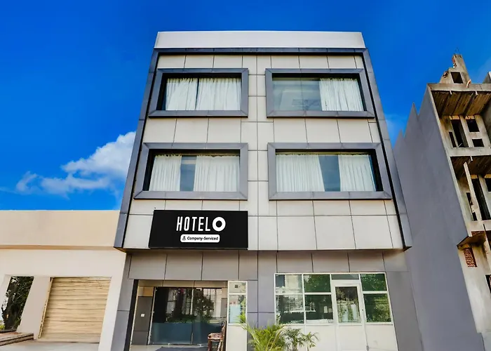 Hotel O By Oyo Lohgarh Road Zirakpur Formerly Jb Plaza