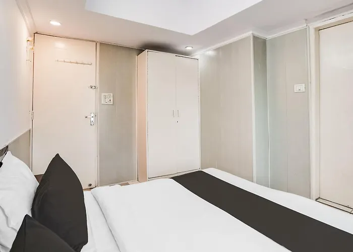 Hotel O Saffron-Blu Residence New Delhi