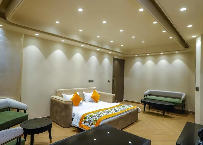 Qotel Signature Coleman Janakpuri Delhi 