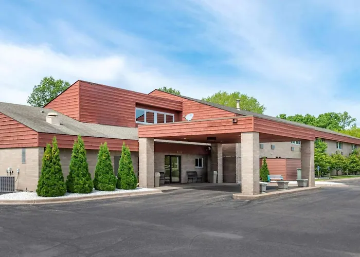 Coratel Inn And Suites By Jasper River Falls