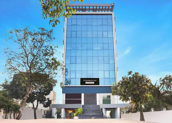 Super Townhouse Lohegaon Near Pune Airport Formerly Landmark Regency