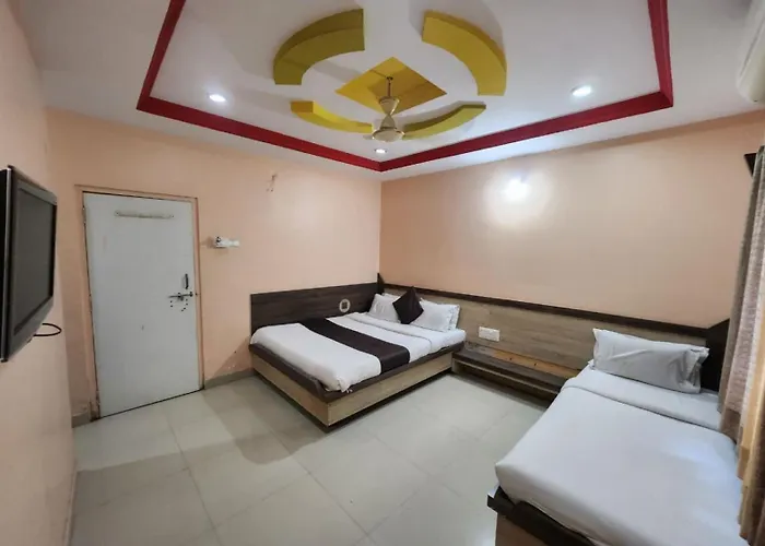 Hotel Sai Laxmi- Walkable Distance From Sai Baba Temple Shirdi