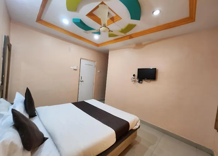 Hotel Sai Laxmi- Walkable Distance From Sai Baba Temple Shirdi