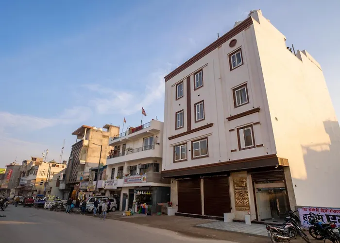 Hotel Delhi 53 Near Isbt Kashmiri Gate