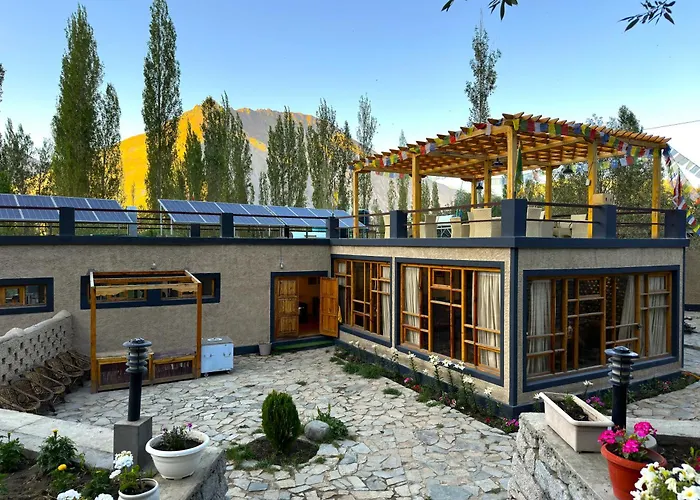 Mystique Meadows Earth Homes Hundar