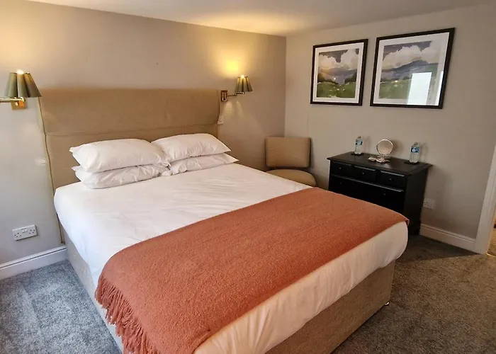 Book Whole Aparthotel - Sleeps 18 - Exclusive Use - By Purestay - Free Parking Much Wenlock