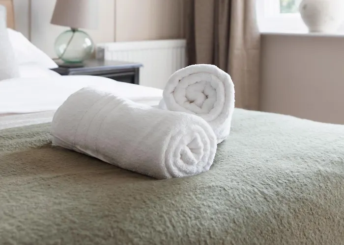 Book Whole Aparthotel - Sleeps 18 - Exclusive Use - By Purestay - Free Parking Much Wenlock