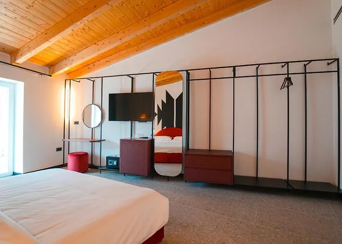 Bazaar Hotel Tirana