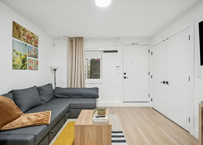 Nest- Modern 2Br Basement Retreat In South Surrey Hotel